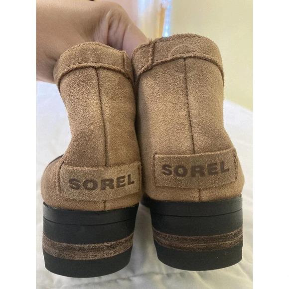 Sorel Lolla II Suede Cut-out leather ankle booties perforated soft tan size 6.5 - Picture 3 of 7